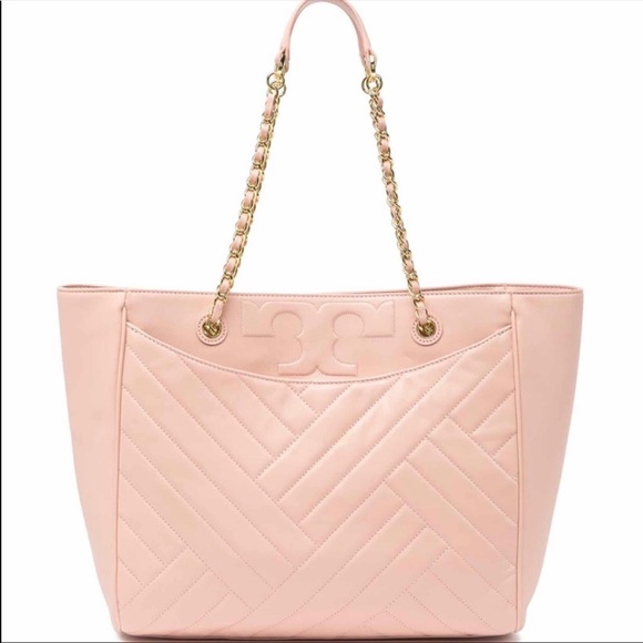 Tory Burch Handbags - Gently used 🎀 Tory Burch Alexa Quilted Tote
